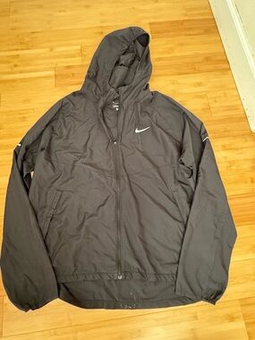 Nike Men's Black Hooded Windbreaker Jacket